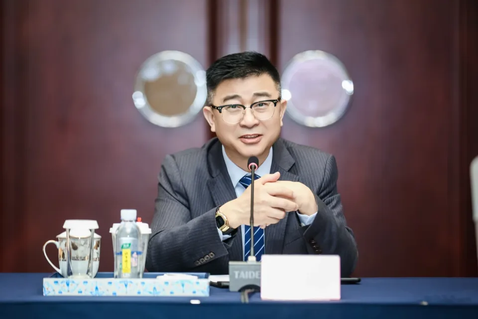 我在会议舞台上作分享